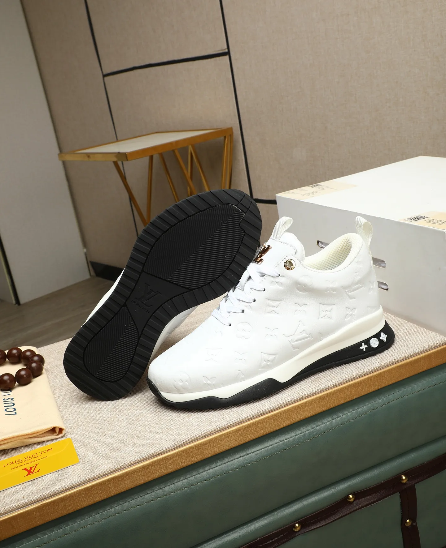 Men's shoes 💰520 📛📛【LOUIS VUITTON】Louis Vuitton official website synchronized new products 👟Milan fashion catwalk style 🇰🇾🇰🇾LV family logo, celebrity style, a must-have for fashionistas ⚠️First-layer calfskin ➕Mesh lining ➕Official website original version special outsole 👞Number 39-44 (38 45 46 customized)